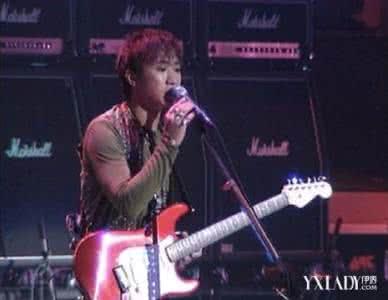 黄家驹背景资料