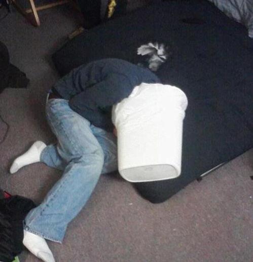 喝醉酒的搞笑图片,那些让人捧腹大笑的醉酒瞬间